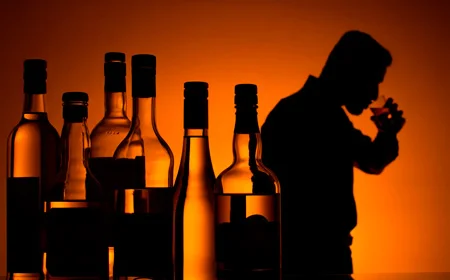 Мужчина среди алкоголя